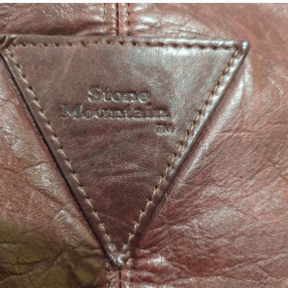 Elegant Burgundy Leather Shoulder Bag, 14x12x14 - Picture 4 of 13